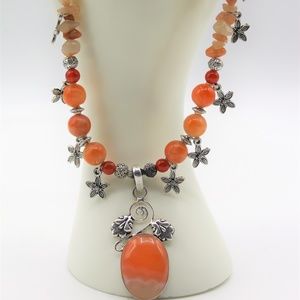 Agate pendant necklace